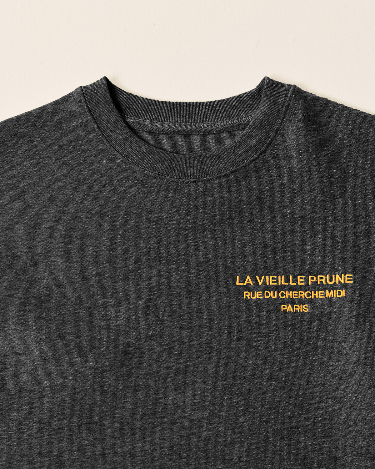 Sweat “La Vieille Prune – Rue du Cherche‑Midi – Paris”